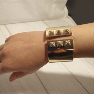 Victoria's secret cuff